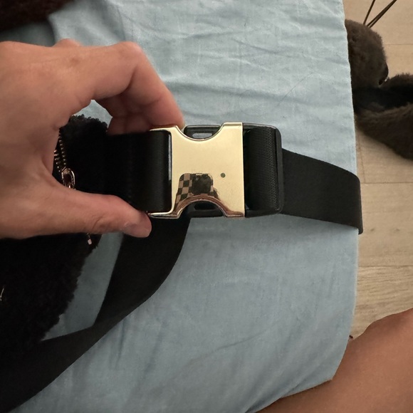 Lululemon 2L fleece belt bags - Picture 2 of 3